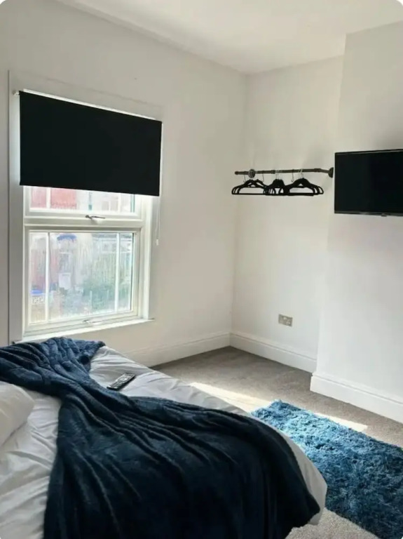 NEW 4 Double Bedrooms Large House