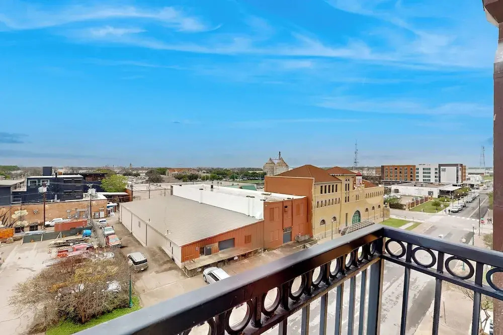 Luxe 1BR Downtown Loft in Historical Building