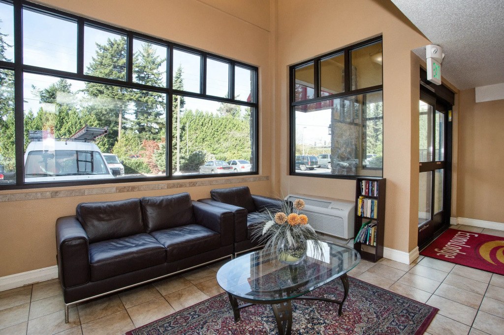 MorningGlory Inn & Suites