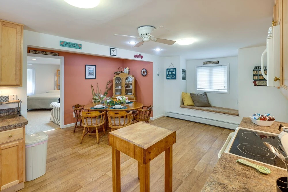 Charming Old Saybrook Home: Half-Mi to Sand & Sea