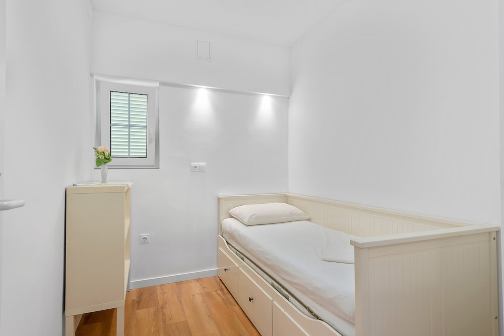 Superior Apartment Tania 4