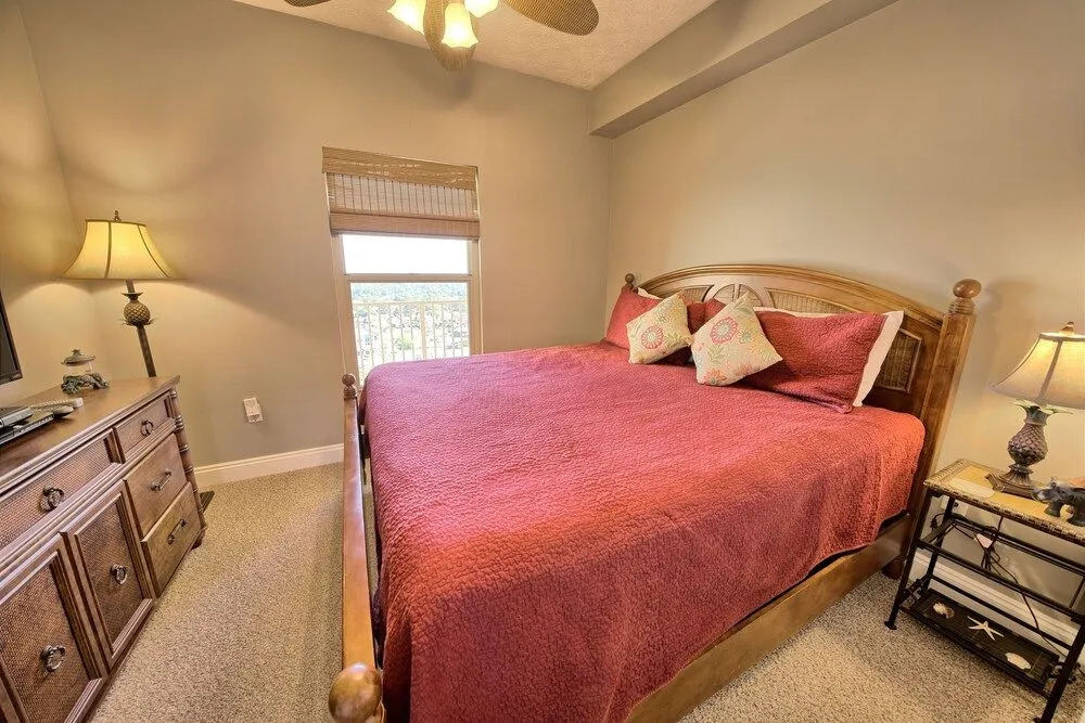 Stylish Oceanfront Condo with Beach and Picnic Area Access - Unit 1706 by RedAwning