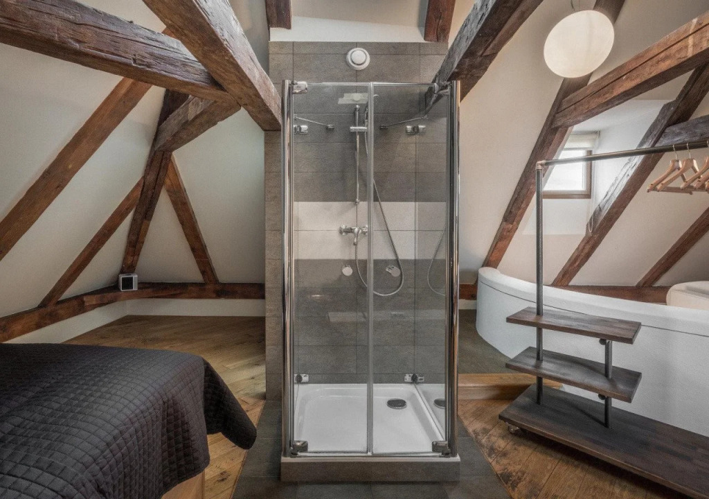 3 Epoques Apartments by Adrez