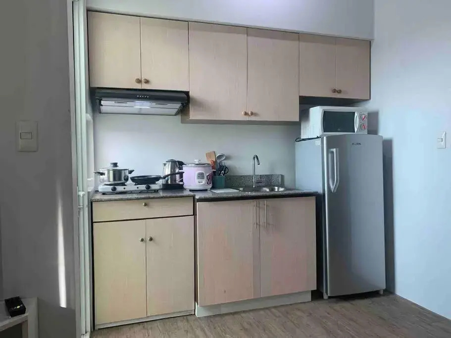 Lovely 1 Bedroom Condo with Balcony