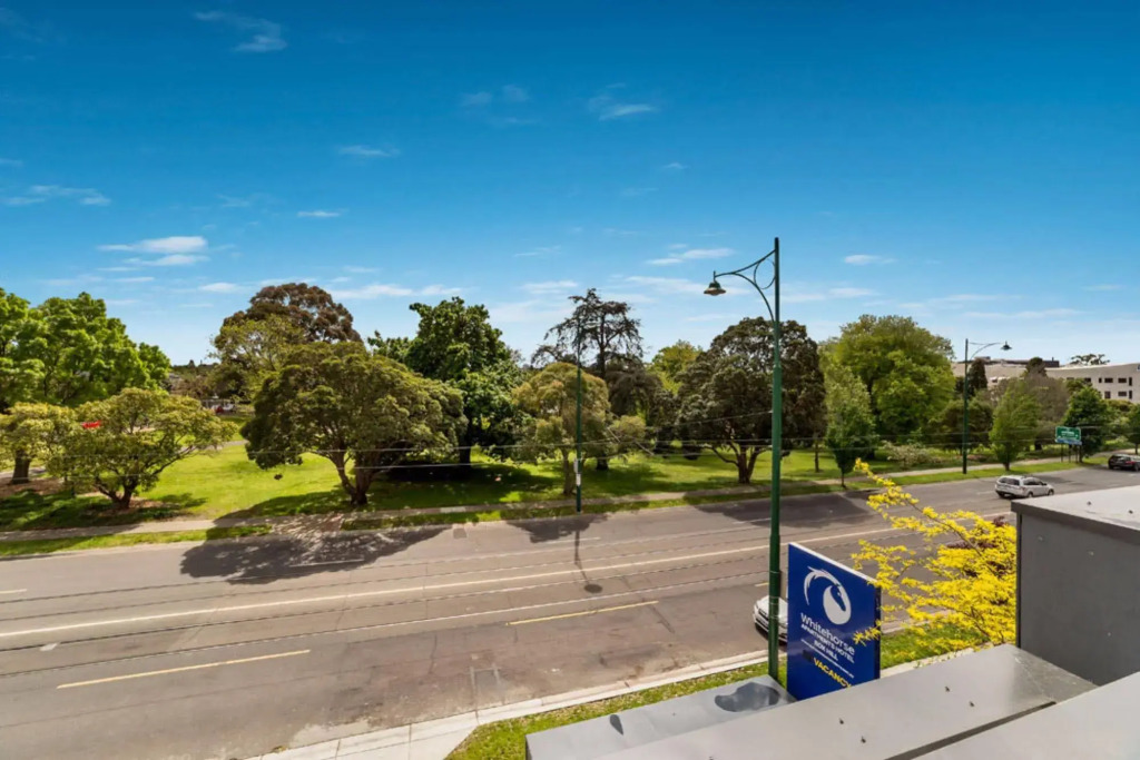 Whitehorse Apartments Hotel
