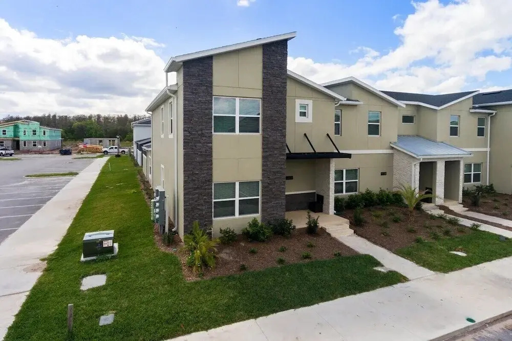 4184pd · 20% OFF Weekly Stay/ 5br/free Water Park