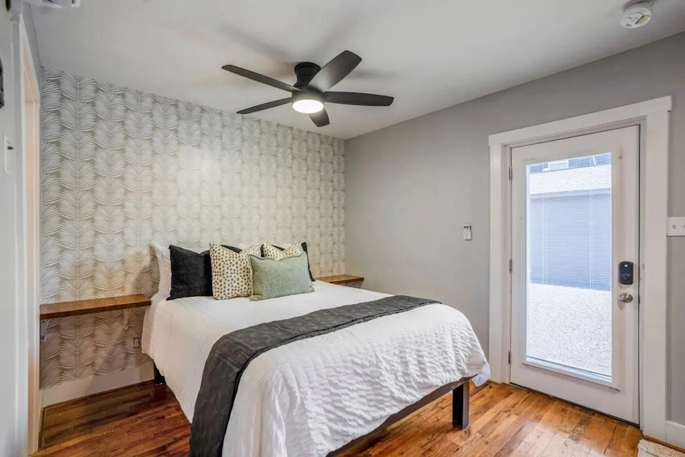 East End Studio Close to Houston Hotspots