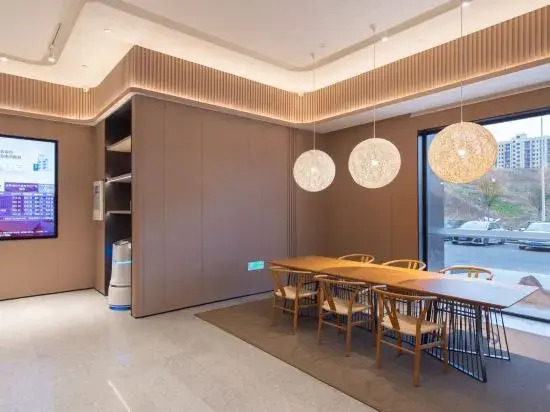 JI Hotel (Xinyangshi Zhengfu Wanda Plaza)