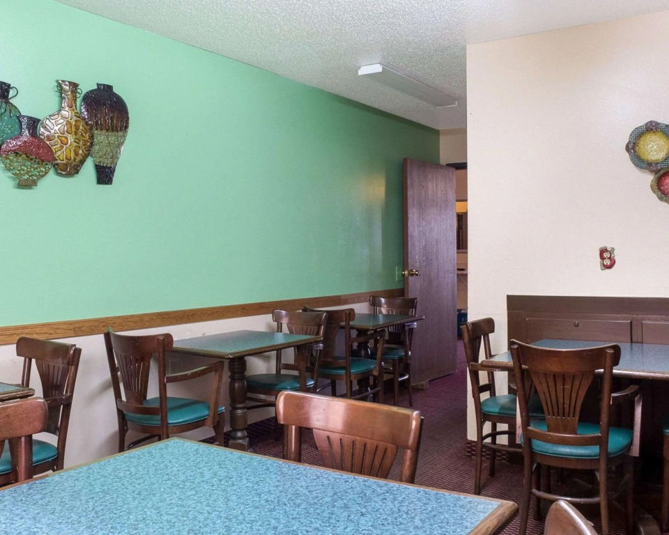 Rodeway Inn West Fargo Main Ave