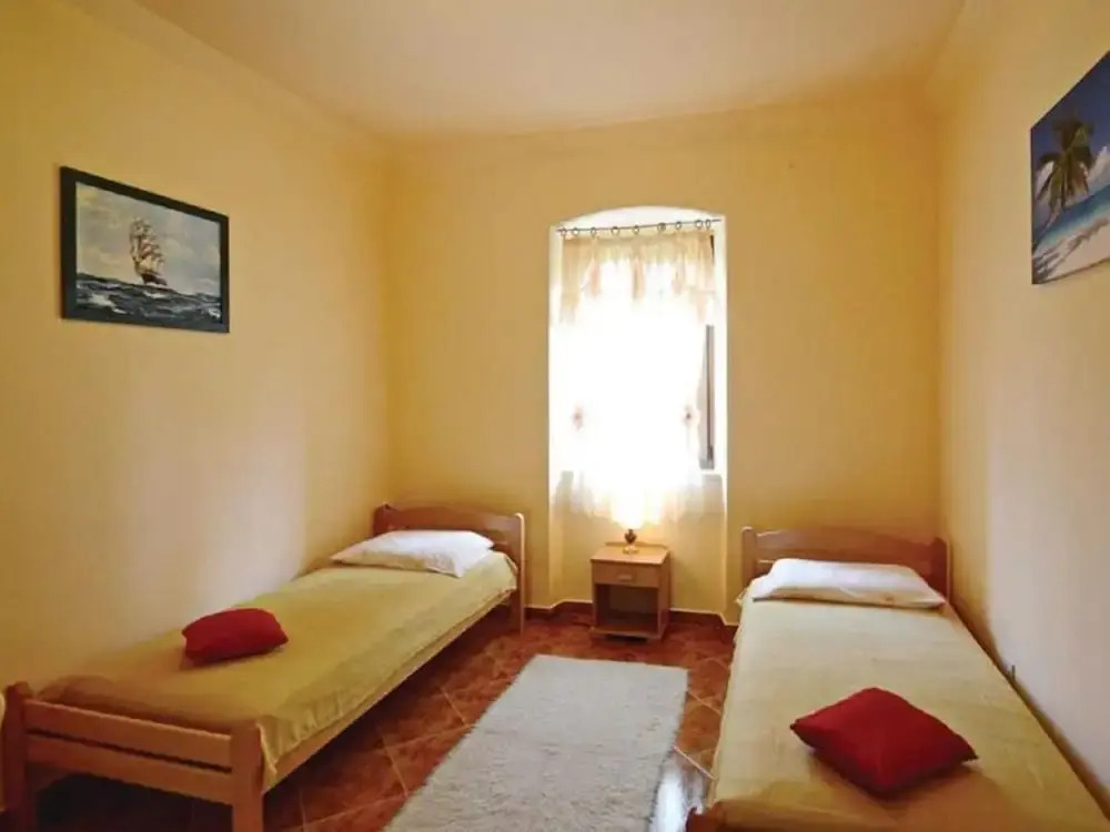 Large Holiday Home With Swimming Pool