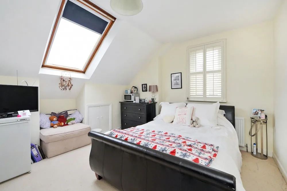 6 Bedroom Edwardian House in Bath