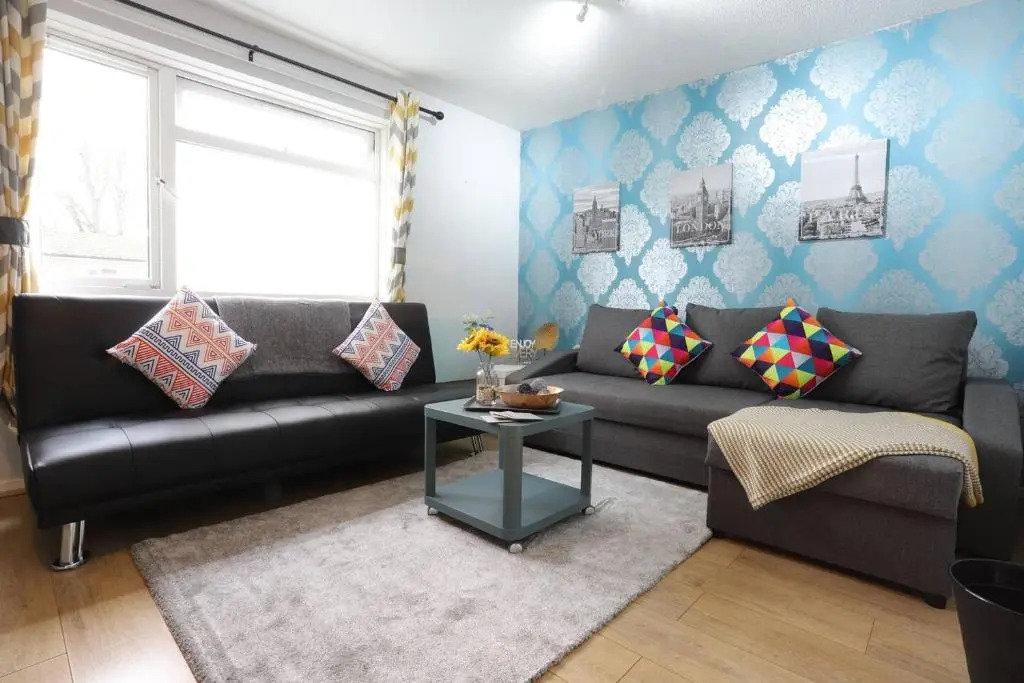 Family and Contractors HS2 NEC Airport 3beds Homebase