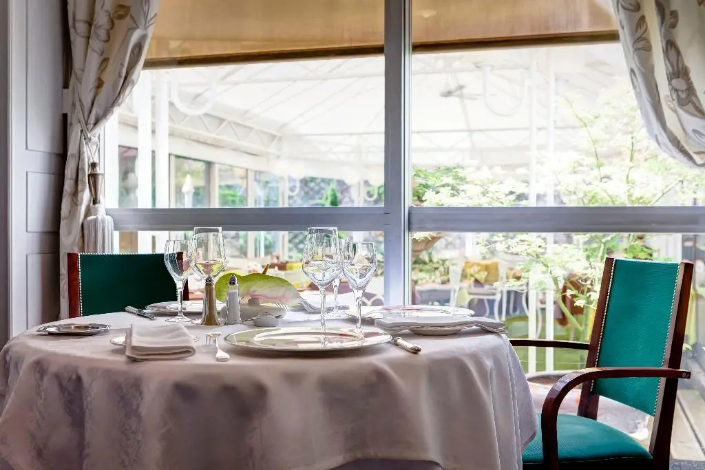 Hôtel Chromatics & Restaurant Hill Club by HappyCulture