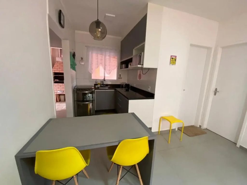 Casa em Bertioga condomínio 250 metros da praia