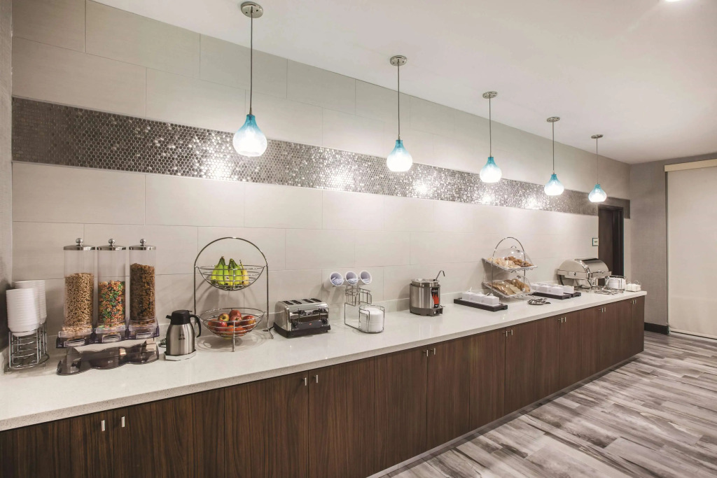 La Quinta Inn & Suites by Wyndham Baton Rouge - Port Allen