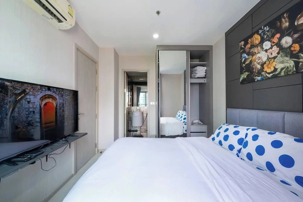 Luxurious 35 Sqm Condo With Stunning Bangkok Views