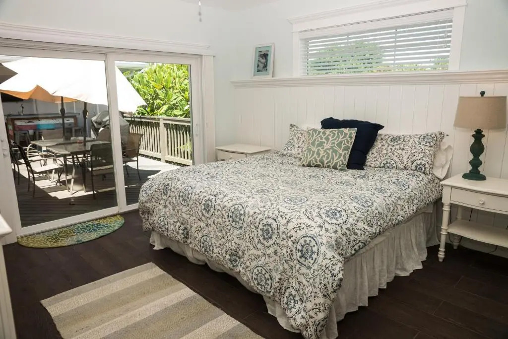 4 Bed 3 Bath BUNGALOW Heated Pool and Spa Bikes Kayaks free WiFi