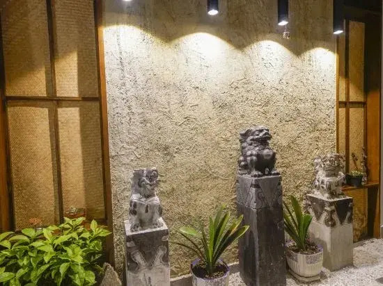Fenghuang Fanyin Zhenpin Inn