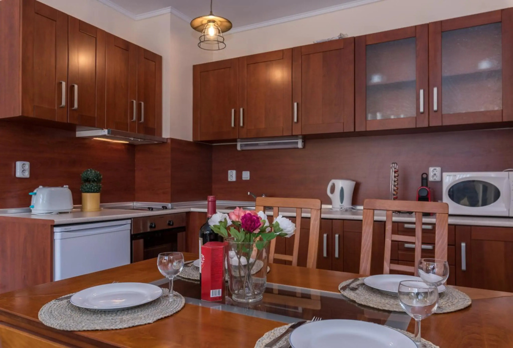 Charming Ski Apartments Near Gondola & Bar Street, Cedar Lodge 1 Complex