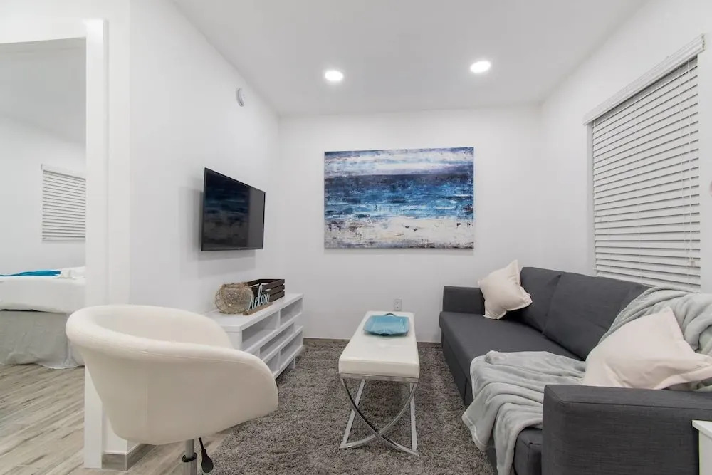 Stylish 1BR W Parking Space & Near the Beach 1