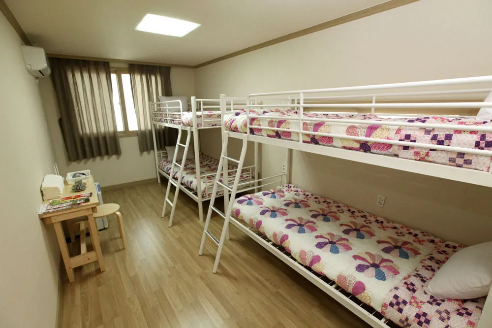 SS Guesthouse - Hostel
