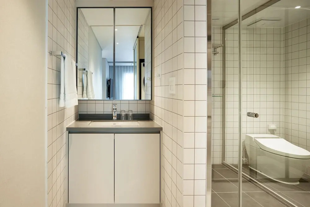 The Connoisseur Residence Hotel