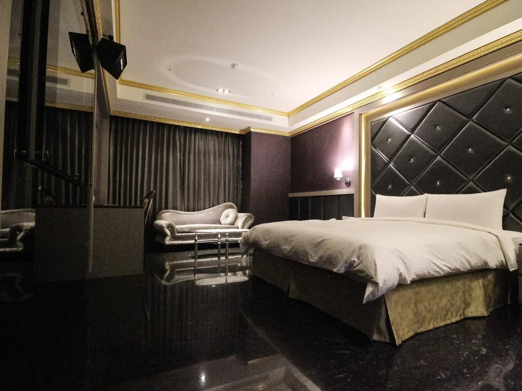 Gold Sand Hotel
