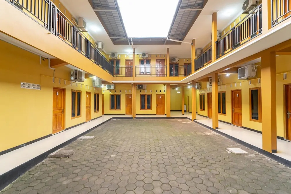 Wisma Handayani Syariah by OYO Rooms