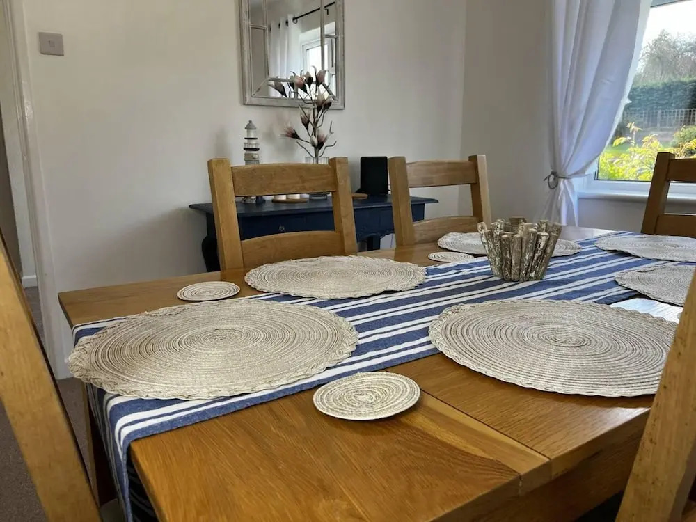 Charming 4-bed House in Cheltenham, Free Parking