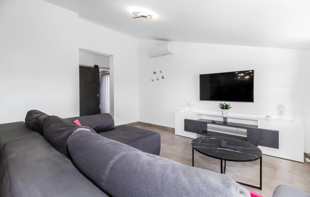 Nice Apartment in Crikvenica With Wifi and 2 Bedrooms