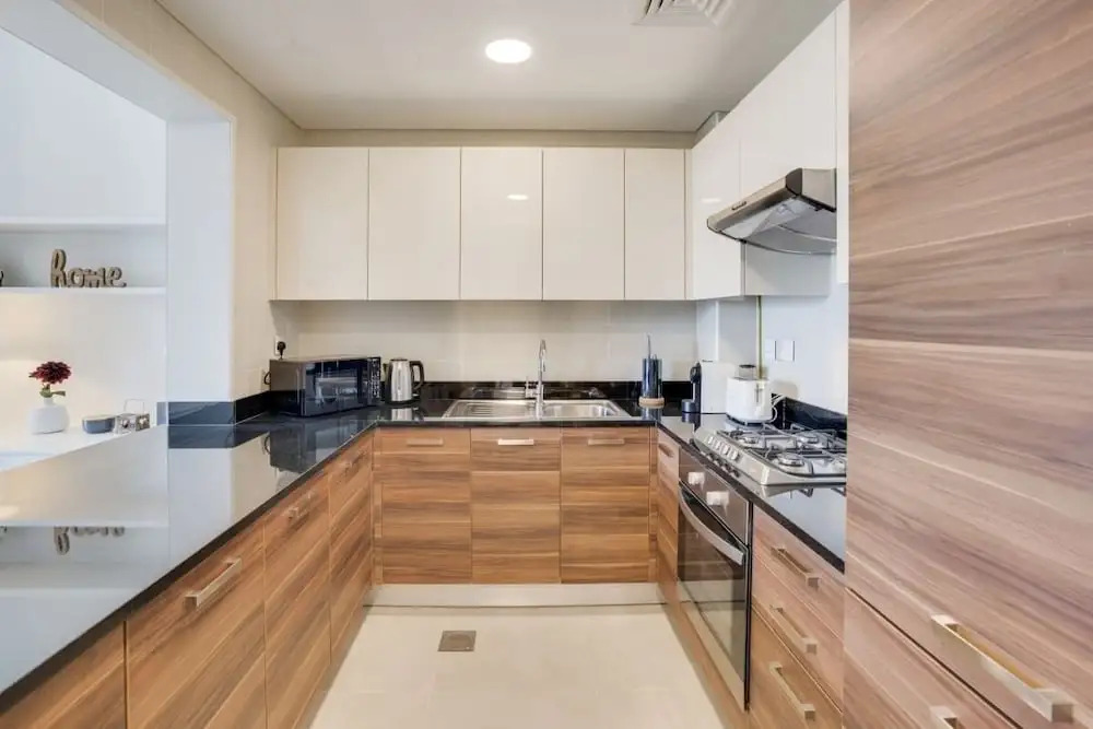 Modern En-suite Flat w/ Dubai Marina View!