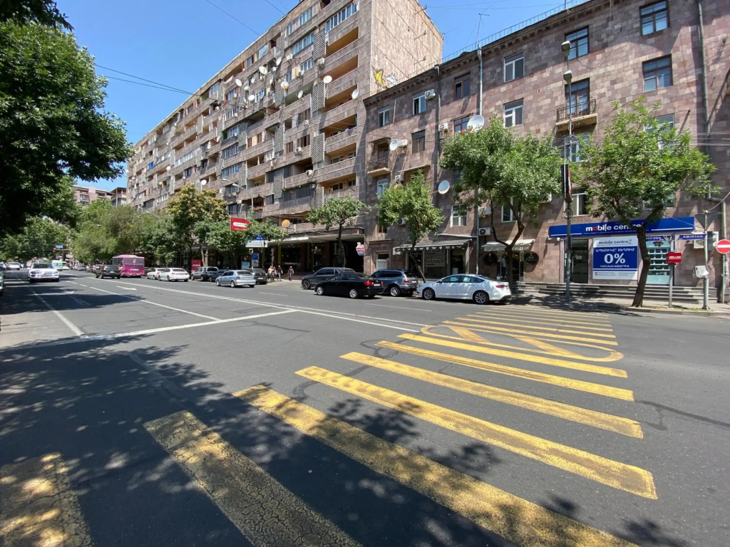 Amiryan street 1 bedroom Deluxe apartment With Balcony AM104