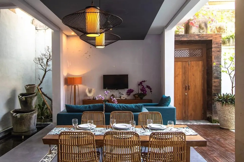Three Bedroom Villa In Seminyak Wbreakfast