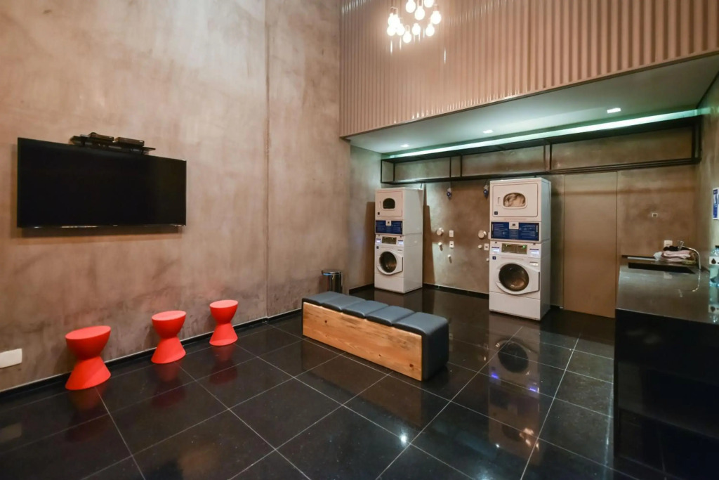 5 Studios Luxo Varanda Cozinha Equipada Piscina Academia Garagem WiFi Perto do Metrô Praça da República São Paulo