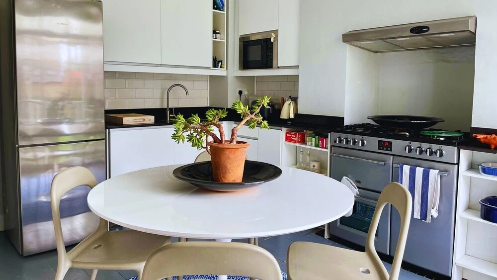 Lovely 3-bed Apartment & Garden & dog Friendly
