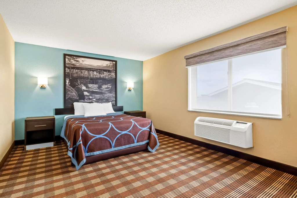 Super 8 by Wyndham Osseo WI