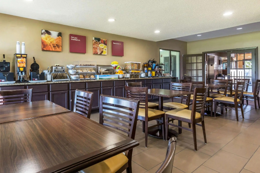 Comfort Suites near I-80 and I-94