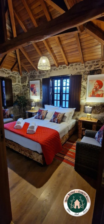 Rustic Retreat-Country House
