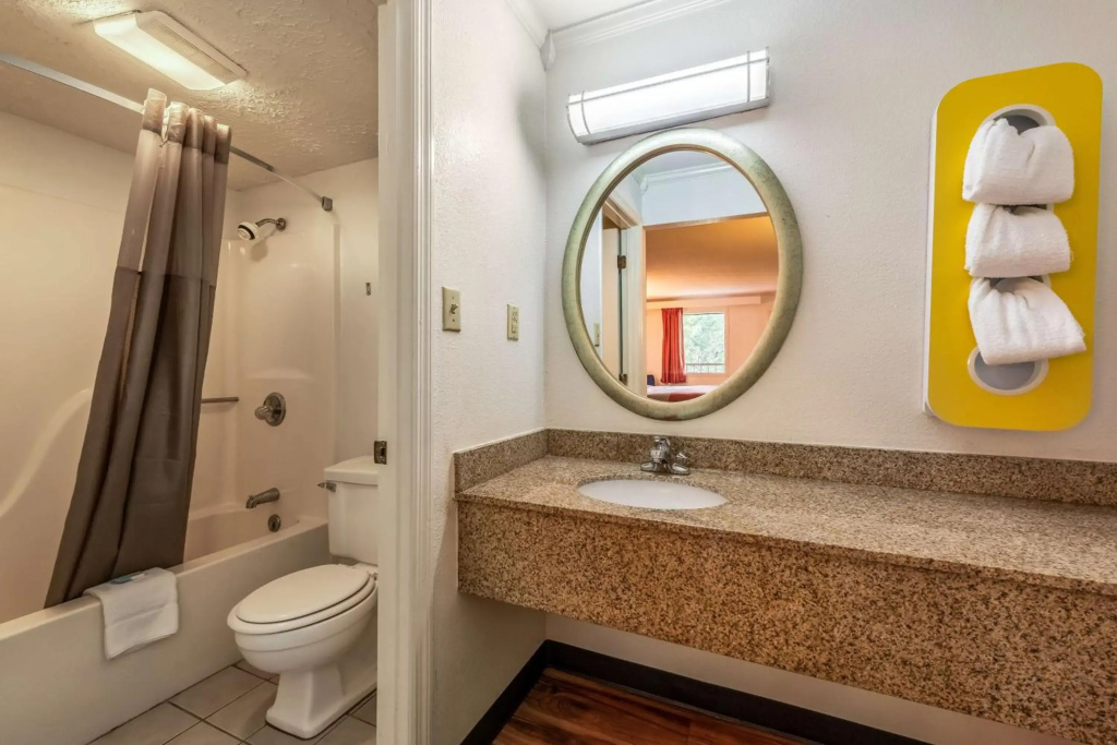 Motel 6-Gatlinburg, TN - Smoky Mountains