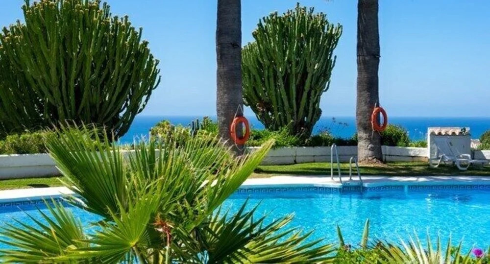 Fantastic Apart sea view and heated pool