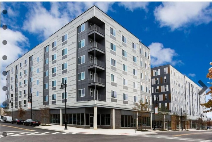 Luxe 2BR Apartment Balcony Gym and Pool
