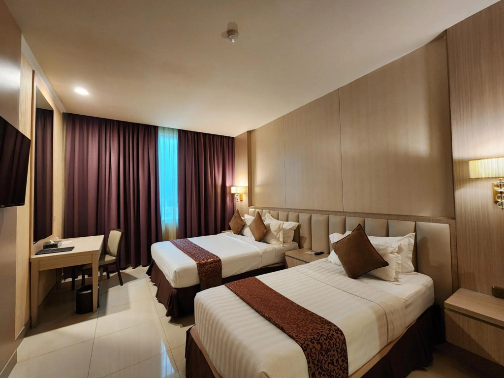 Grand Paragon Hotel