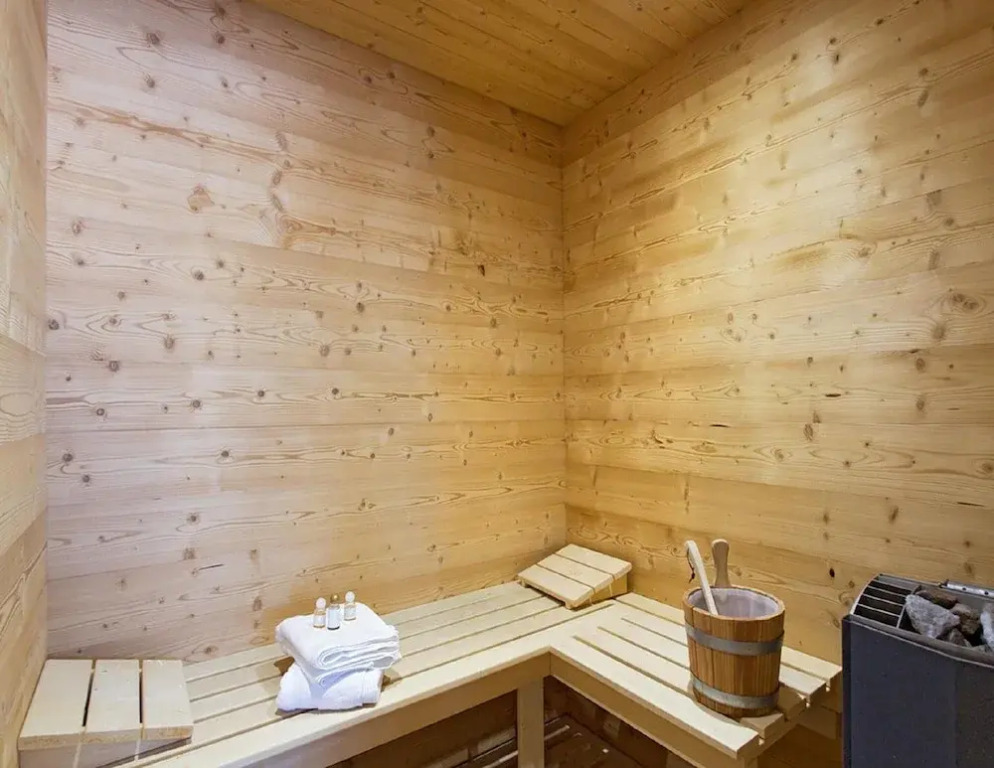 Chalet in Alpe D'huez With Sauna & Hot Tub