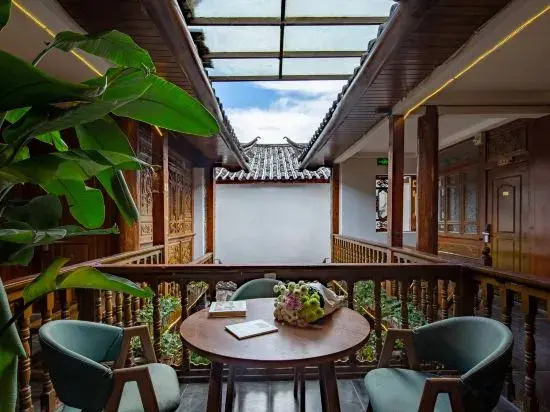 Lijiang Dog and Cat House