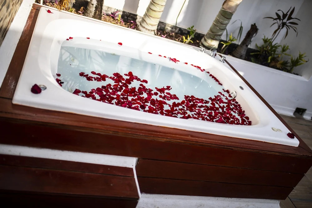 Penthouse Beach Holiday Private Jacuzzi Bbq Family Friendly Maid Service