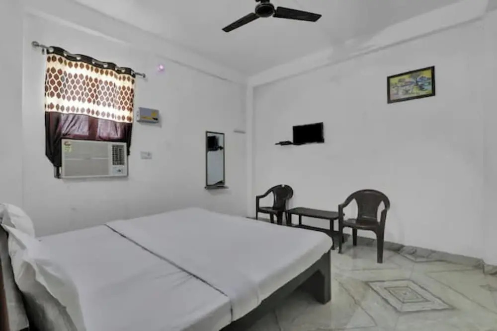 Goroomgo Shiv Ganga Guest House Varanasi