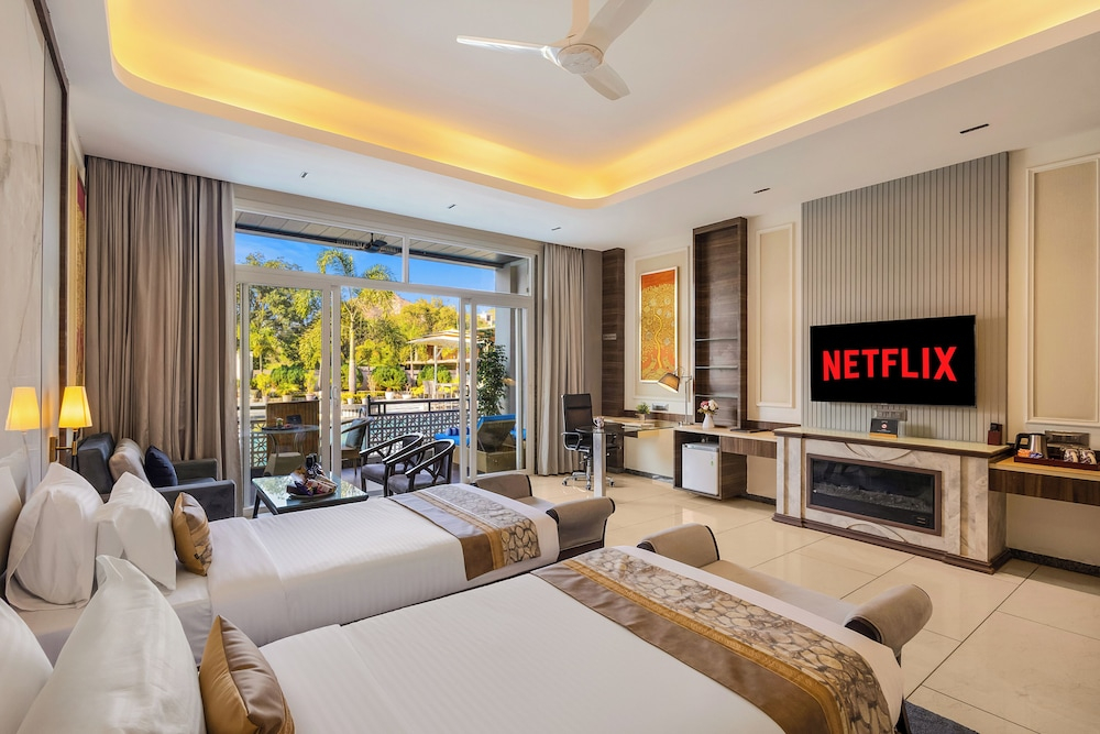 Mountain Creek by ELIVAAS Prive Pet-friendly 1 Luxe Room with Shared Pool and Gazebo