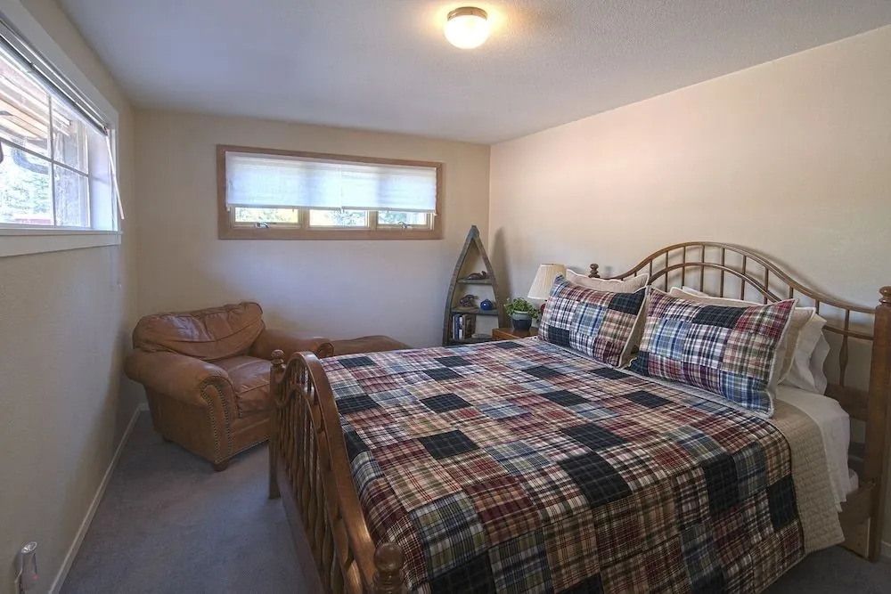 Lakefront Home, Private Hot Tub,marina..