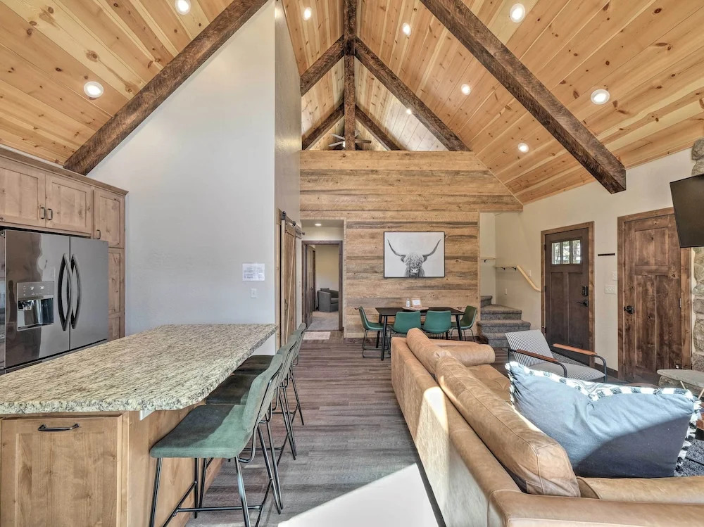 Woodsy Retreat: Modern Mi-Wuk Village Cabin