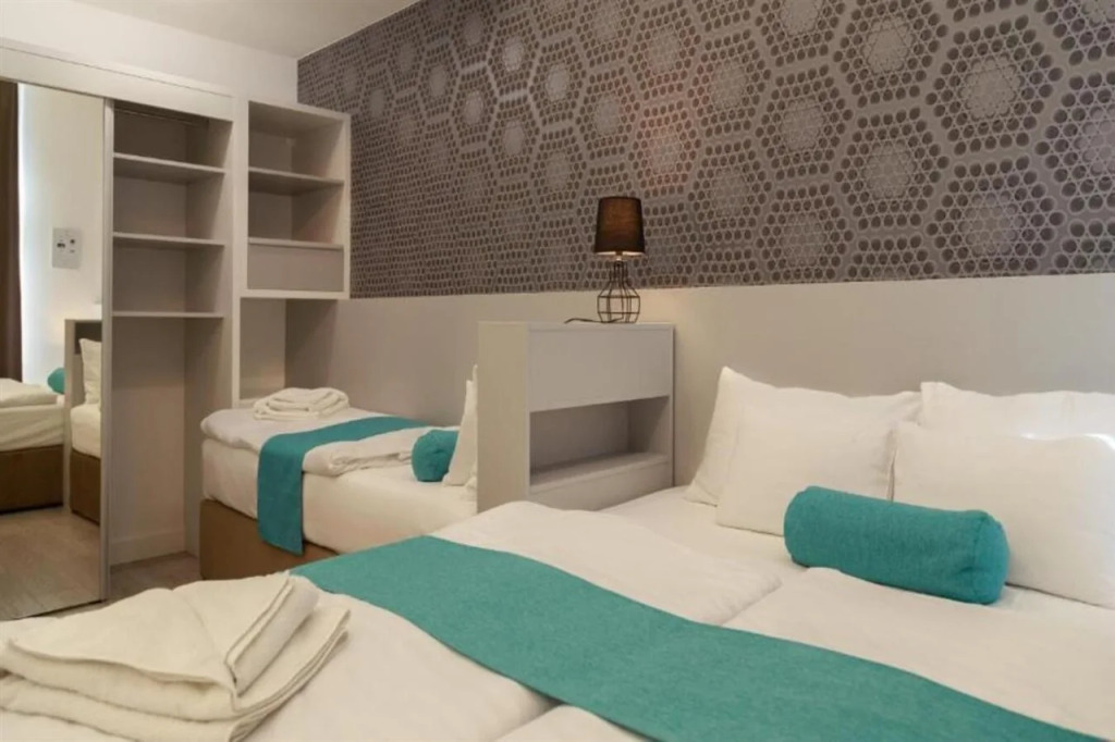 Hotel Mika Downtown